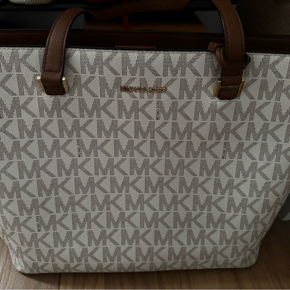 Michael Kors White Logo Tote with Brown Trim and Matching Wallet Set - Picture 2 of 13